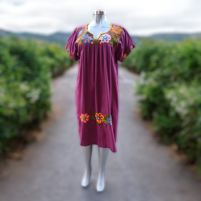 Vestido bordado a mano raíces