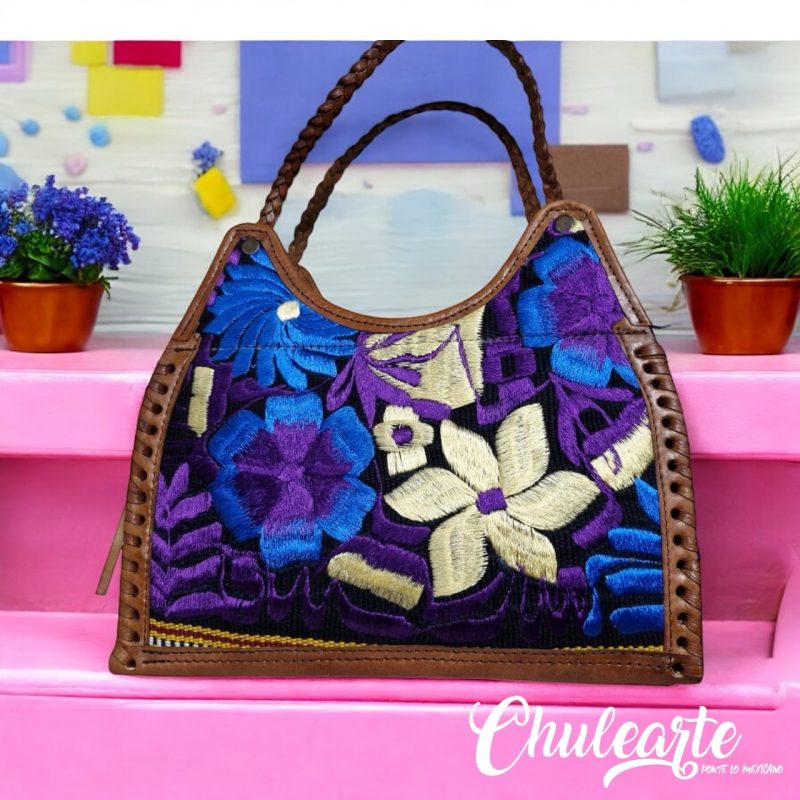 Bolsa de cuero con tejido artesanal